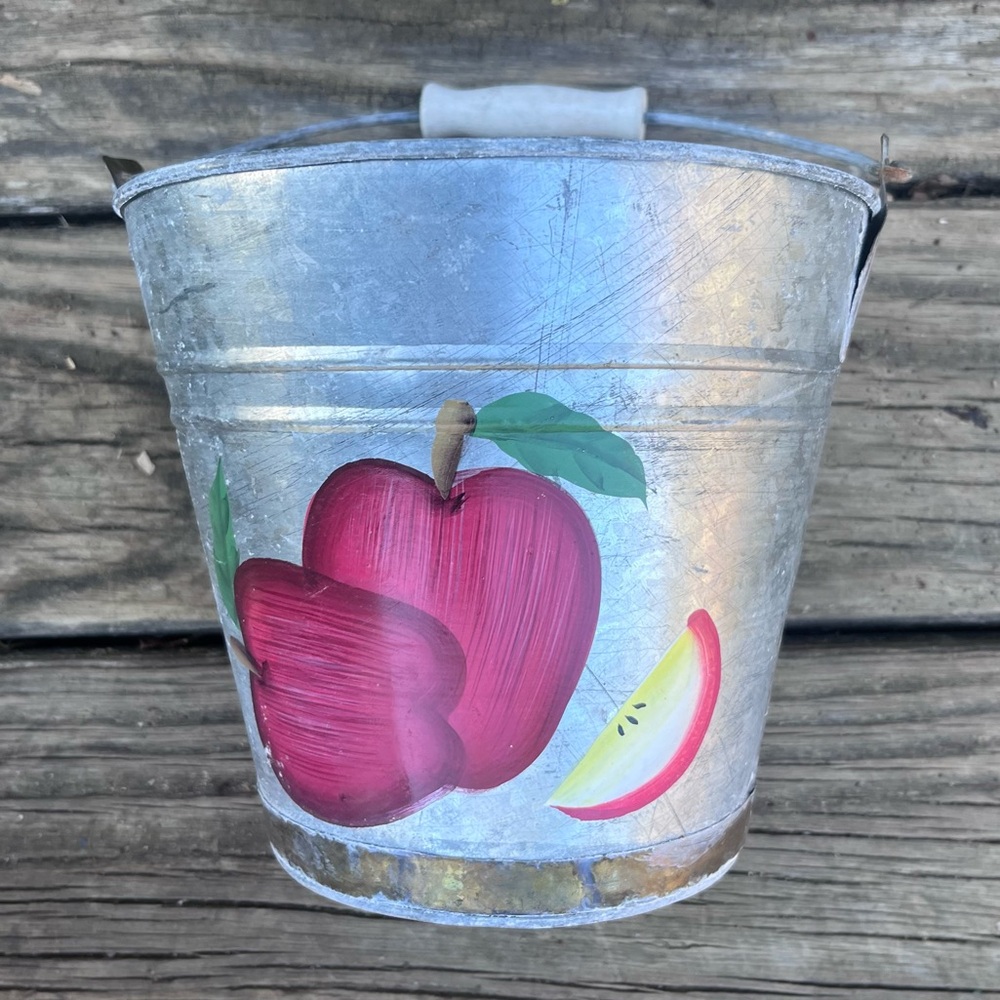 RUSTIC FARMHOUSE BUCKET WITH HANDLE APPLE THEMED